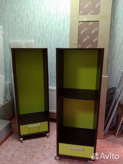 Тумба на колёсах с ящиком