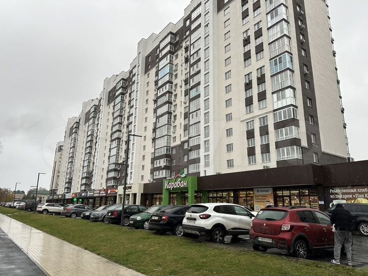 2-к. квартира, 65 м², 13/17 эт.