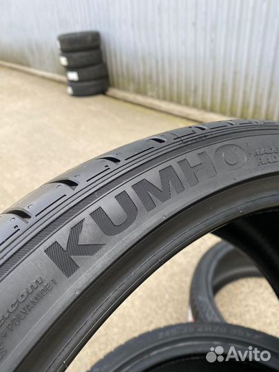 Kumho Ecsta PS71 245/35 R20 и 275/30 R20 97Y