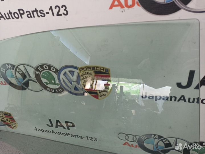 Стекло двери заднее правое Volkswagen Jetta JE