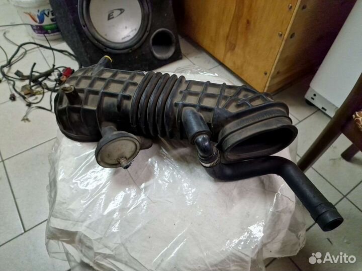 Патрубок воздушного фильтра Ауди 100 С3 2.3