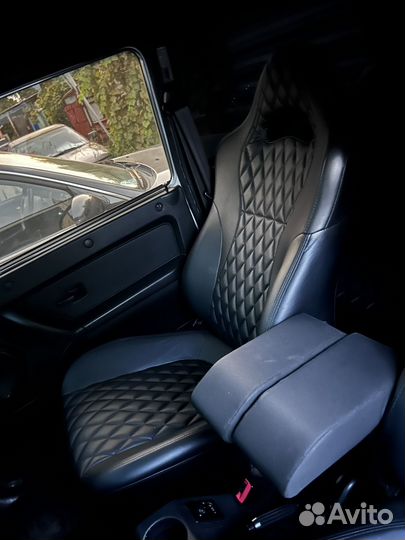 Передние сидения на Ниву