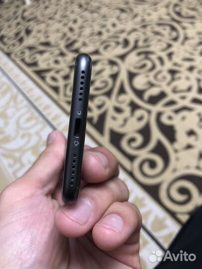 iPhone 8, 64 ГБ