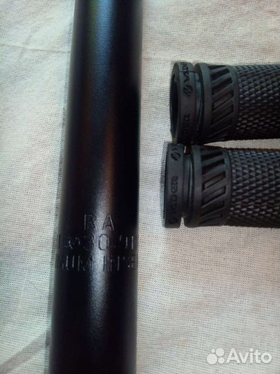 Подседельный штырь и грипсы DeWolf