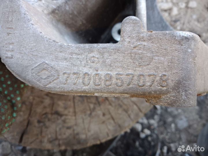 Кронштейн кондиционера Renault Laguna 1