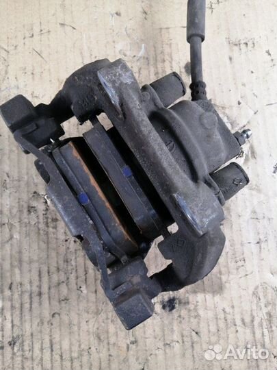 Суппорт тормозной задний левый Mercedes-Benz