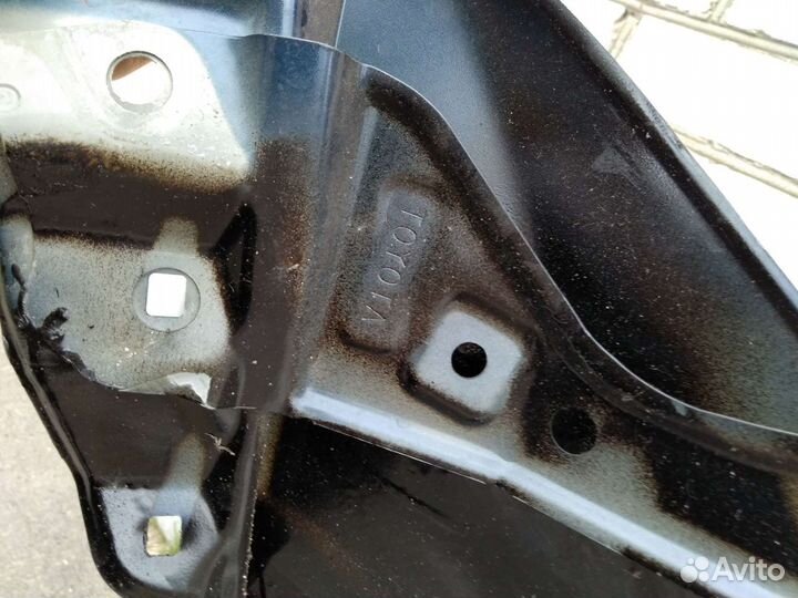 Крыло переднее правое Tayota Prius 30