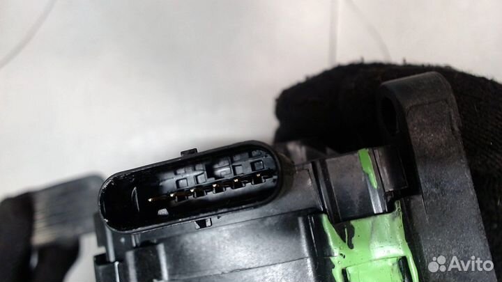 Педаль газа Tesla Model 3, 2019