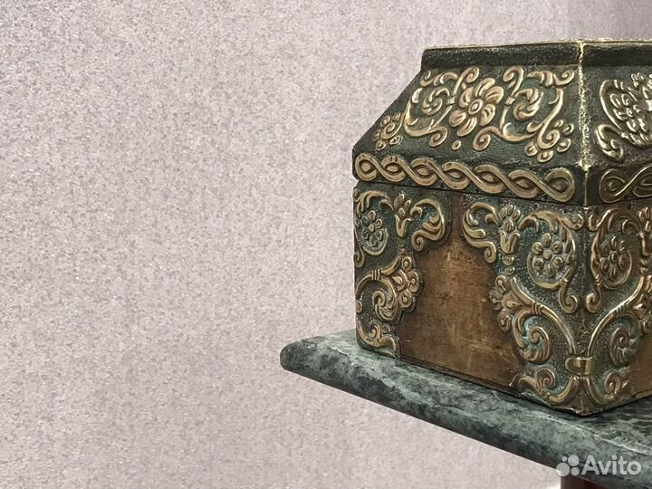 Старинная шкатулка Ларец