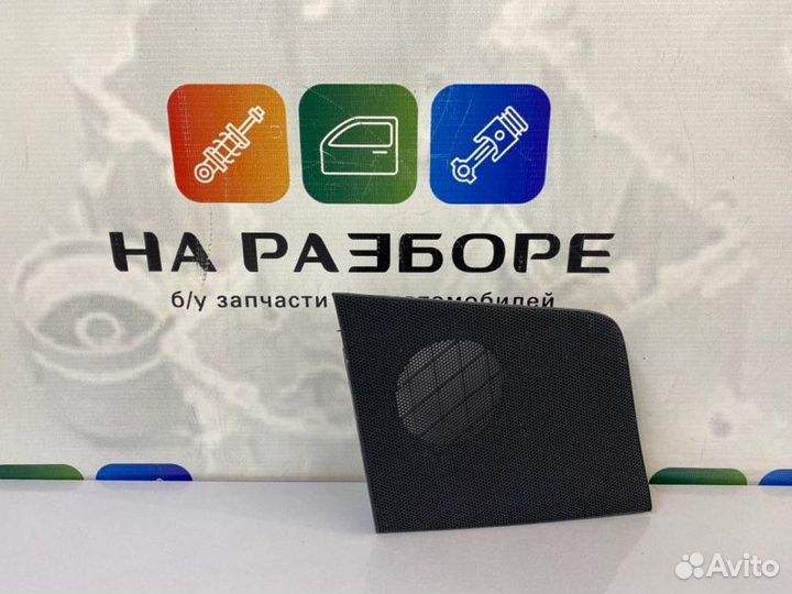 Крышка динамика на торпедо правая Toyota Camry