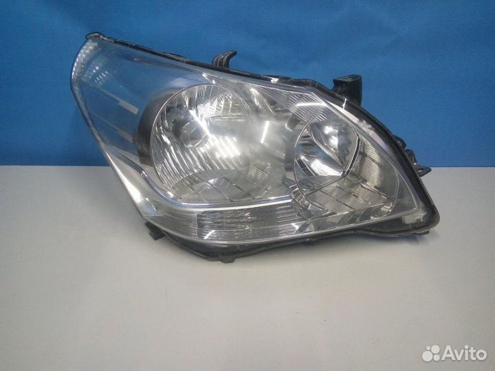 Фары правая и левая toyota verso 2011