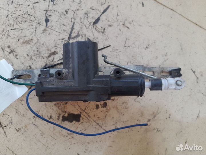 Мерседес Вито Активатор замка двери