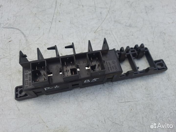 Блок предохранителей Фольксваген Пассат Б5