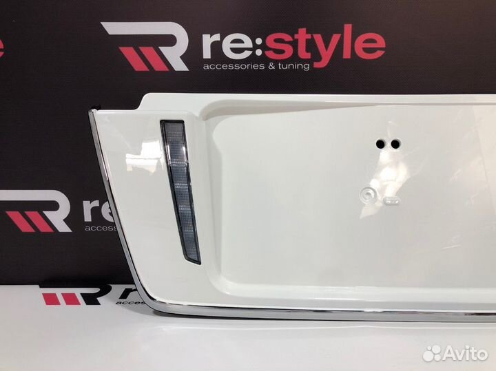 Накладка под номер на 5-ю дверь Lexus LX570 H249