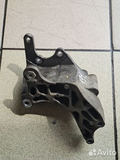 Кронштейн генератора Mitsubishi Lancer X