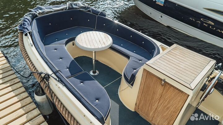 Аренда прогулочного катера Голландец