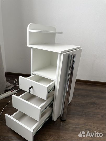 Стол маникюрный