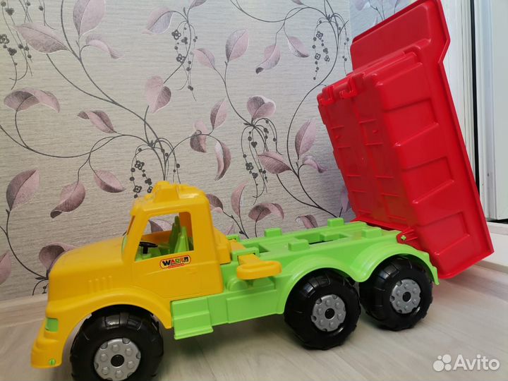 Грузовик-самосвал