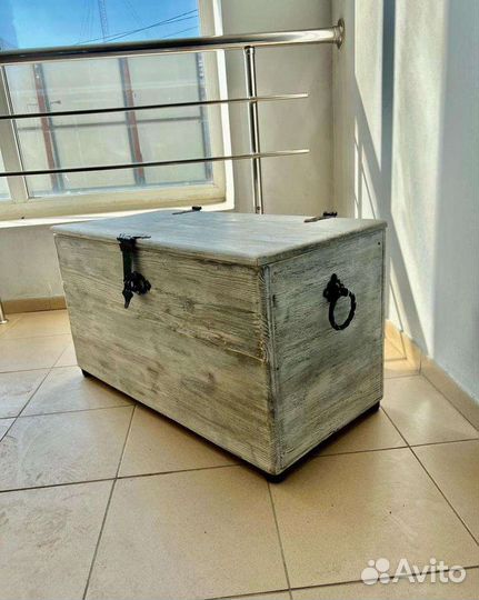 Сундук деревянный