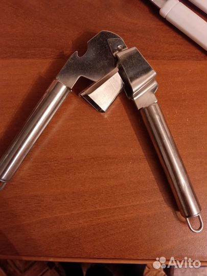 Чеснокодавка, открывашка для консервных банок