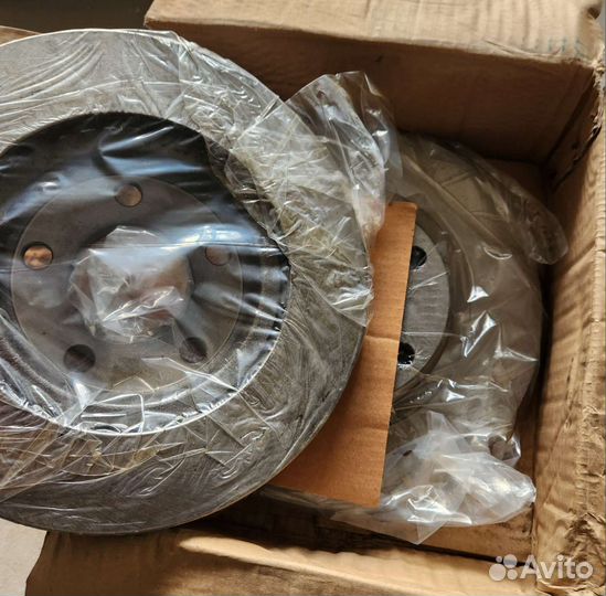 Диск тормозной Новый передний audi A4,passat B5