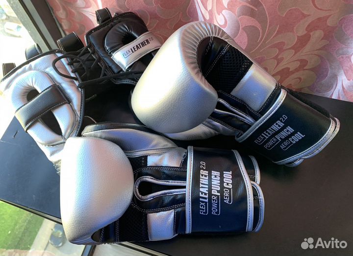 Боксерские перчатки и шлем clinch flex leather 2.0