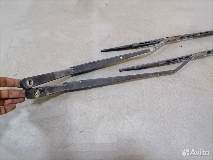 Поводок стеклоочистителя Mitsubishi Lancer 8 CK