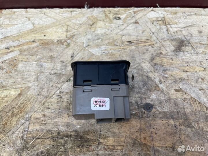 Кнопка стеклоподъемника задняя левая Hawtai