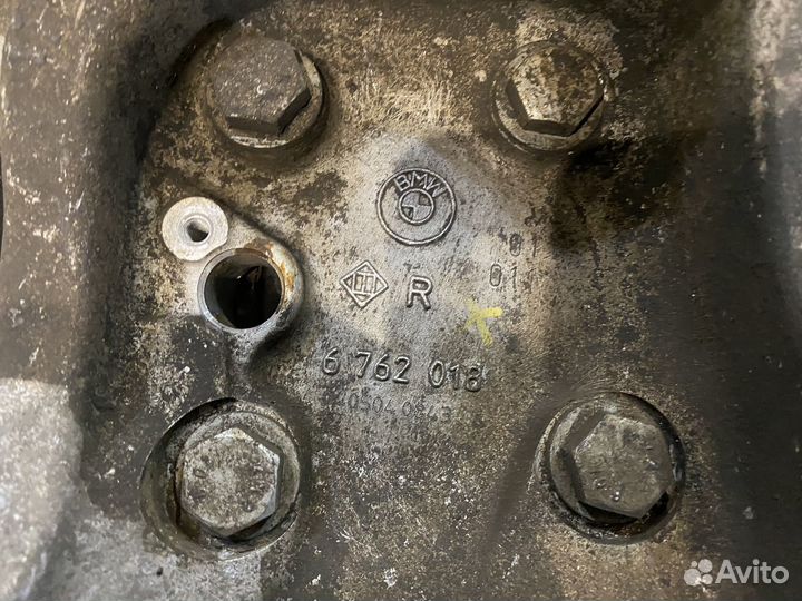 Передний левый,правый поворотный кулак BMW 6 e63