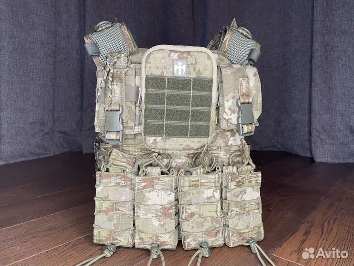 Бронежилет с подсумками