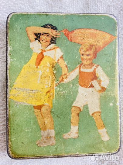 Коробка металлическая от конфет 1937 год