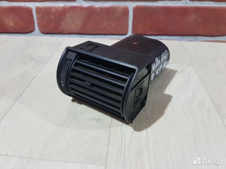 Дефлектор левый audi 100 c4