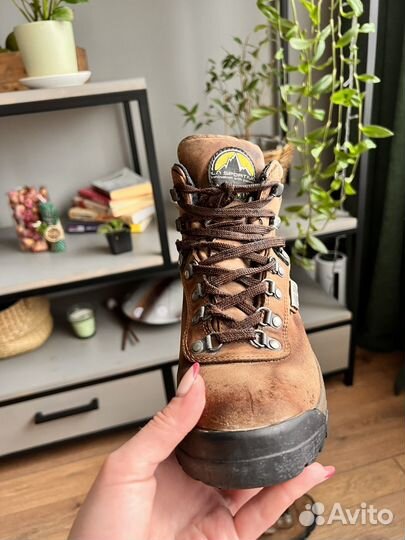 Трекинговые ботинки женские
