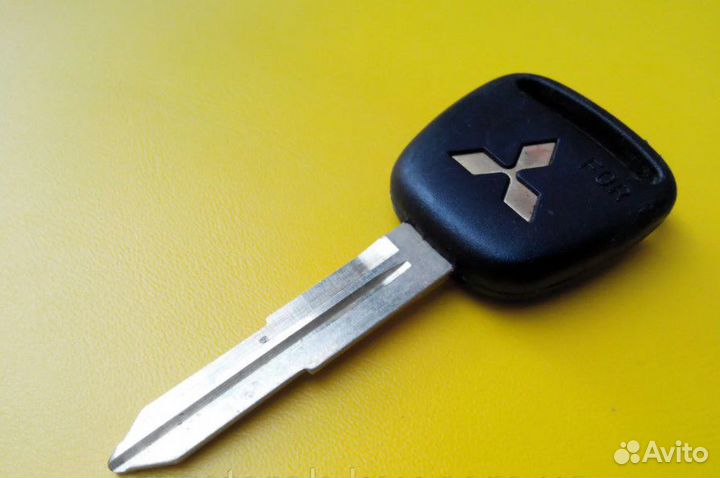 Ключ зажигания Mitsubishi