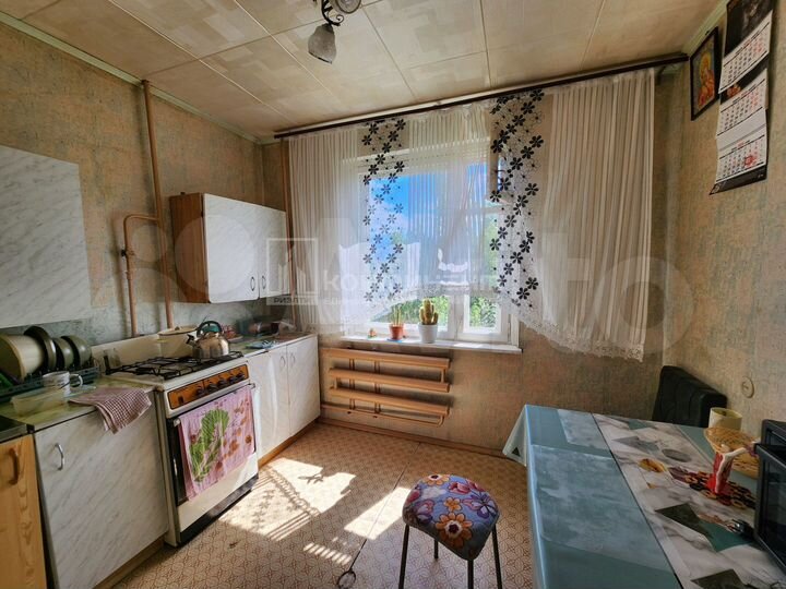 Доля в 2-к. квартире, 50 м², 4/5 эт.