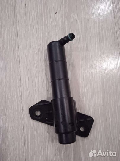 Форсунка омывателя правая Kia Sportage 3