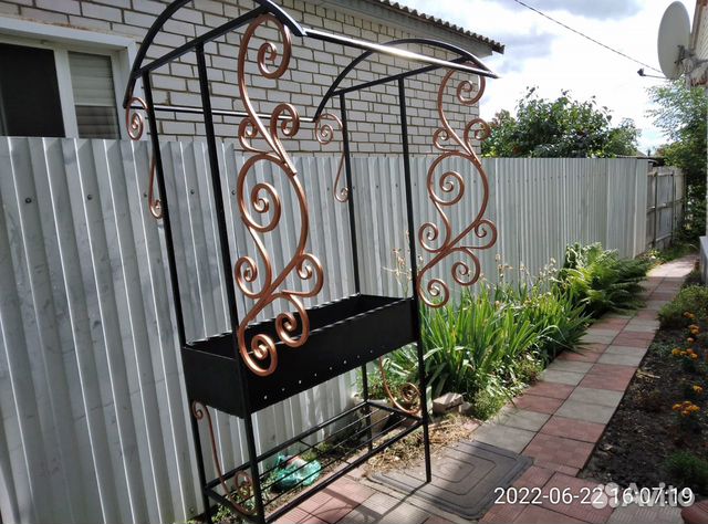 Кованые мангалы с крышей