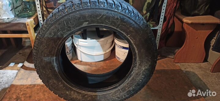 Bridgestone Ice Cruiser 7000 215/65 R16