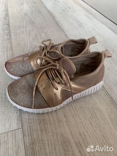 Кроссовки для девочки