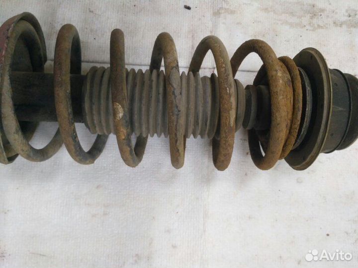 Амортизатор передний Volkswagen Golf 3