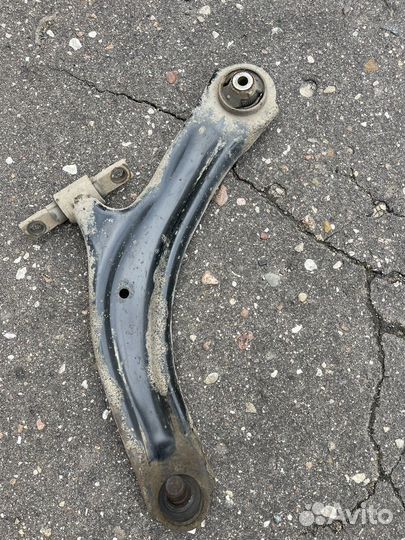 Передние рычаги подвески Nissan X-Trail T31