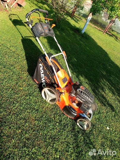 Газонокосилка бензиновая несамоходная