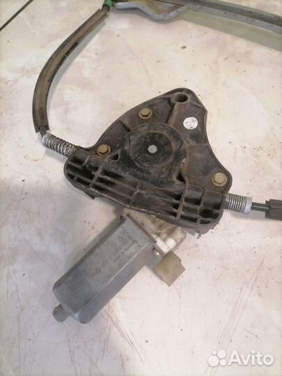 Стеклоподъемник передний правый Renault Clio 1.6 8