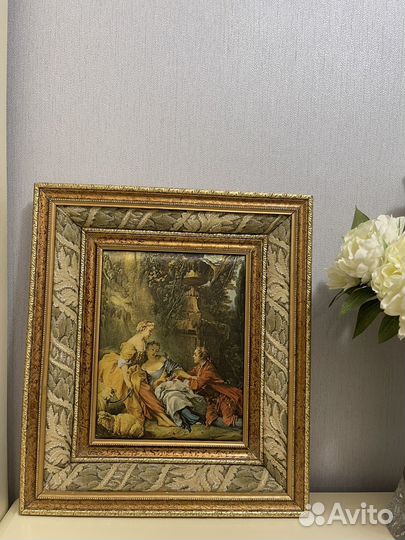 Картина в позолоченной раме с тканевой вставкой