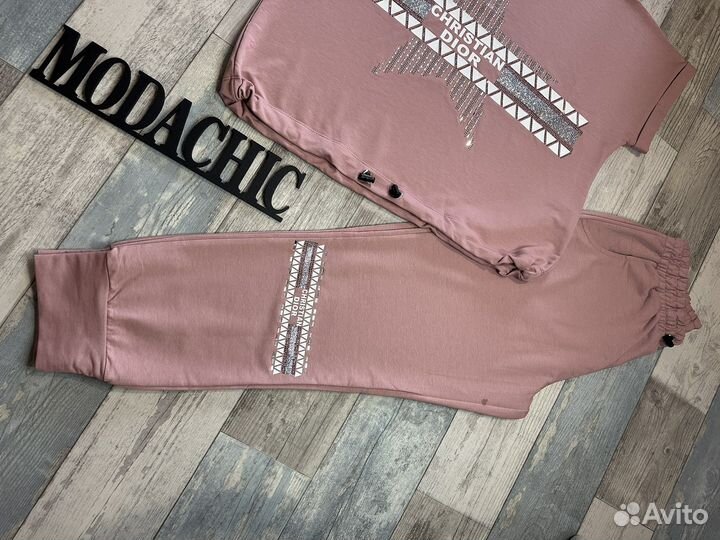 Споршик женский костюм