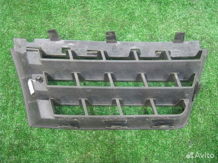 Решетка радиатора левая Renault Scenic 2 (JM) 2004