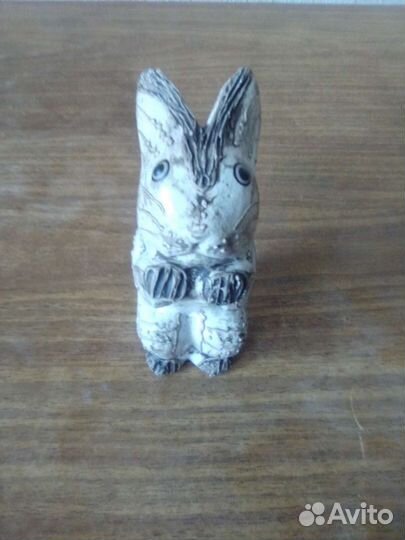 Заяц фигурка