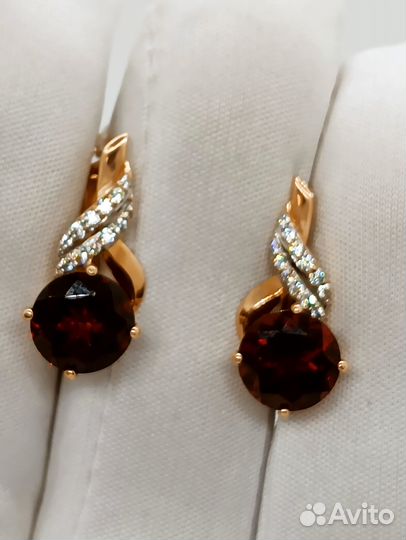 Серьги с синтетическим камнем Золото