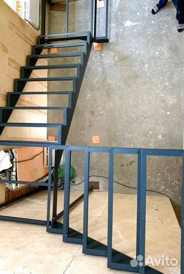 Лестницы г-образные