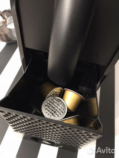 Кофемашина капсульная Nespresso